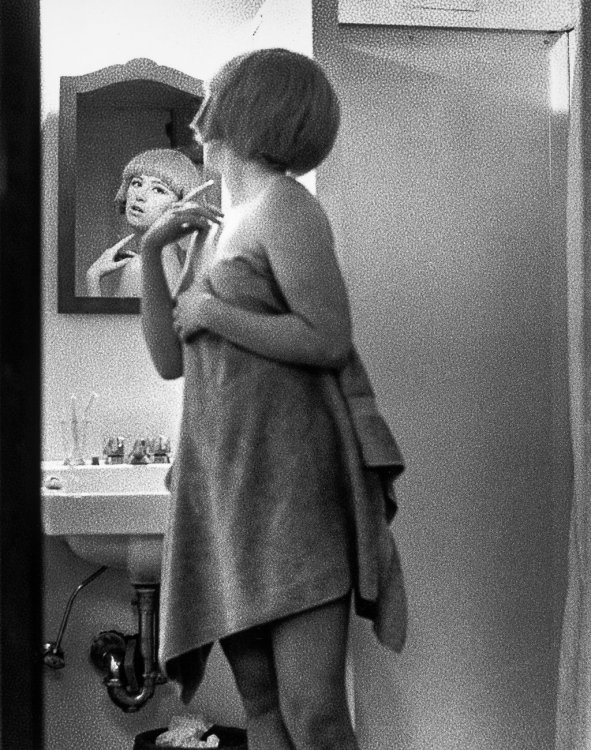 Cindy-Sherman-Untitled-film-still-1977.-Courtesy-of-the-artist-Metro-Pictures-New-York.jpg