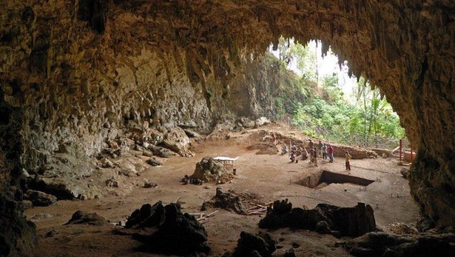 Kenya. Grotta Kitum