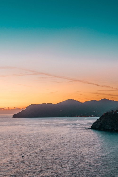 italian-coastline-in-sunset-2210x3315.jpg