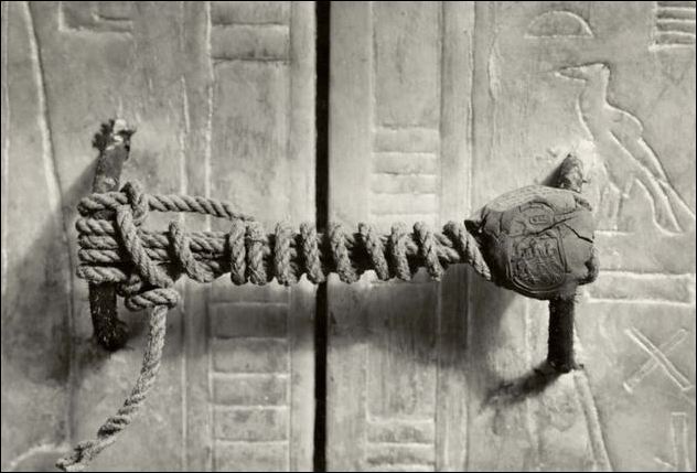 Nodo intatto della tomba di Tutankhamon.jpg