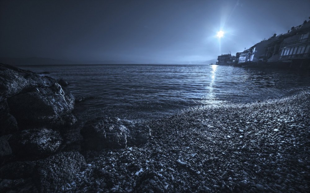 paesaggio-eccellente-di-notte-sul-mare.jpg