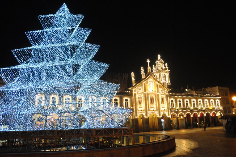 Christmas_decorations_in_Braga_2011_(7).jpg