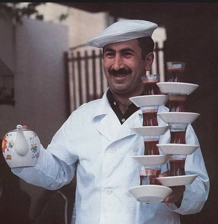 Venditore ambulante di tè, Baku, RSS Azera, 1976..jpg