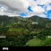 splendida-vista-dall-alto-dei-tropici-hd-foto-di-montagna-paesaggio-panorama-vista-e-stato-fatto-in-caraibi-isola-e-2000-m-di-altitudine-jarabacoa-citta-i-2h6y4m2.jpg
